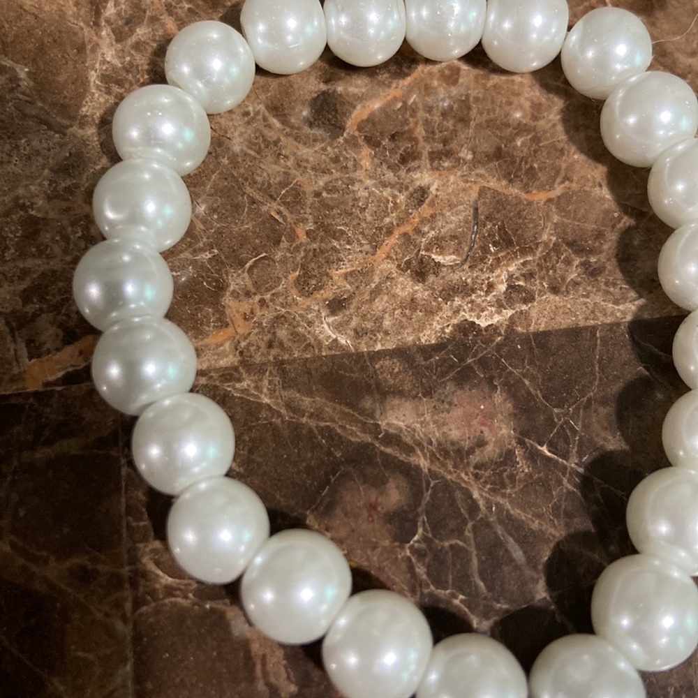 Stretch bead bracelet with R initial - Picture 3 of 4